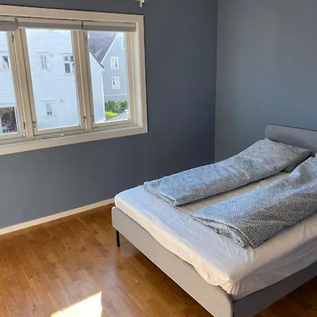 Apartman Pen Leilighet M/god Beliggenhet